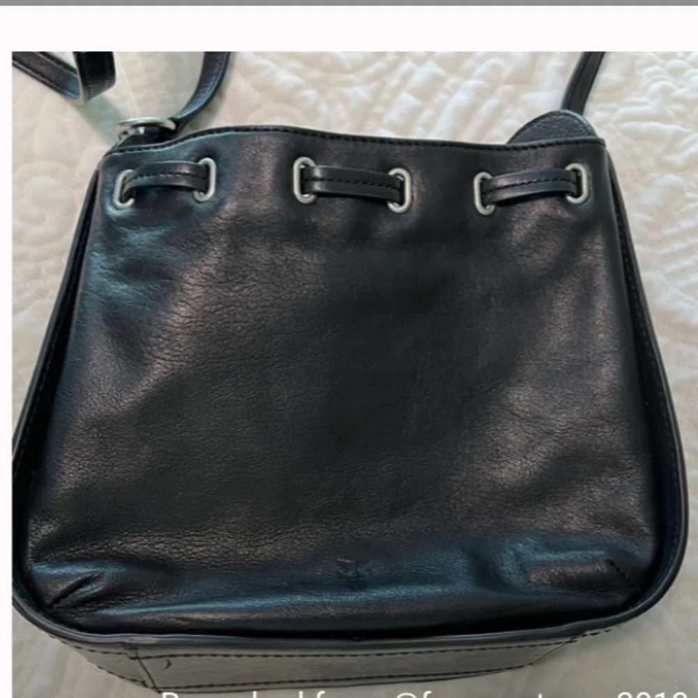 Frye black illana bucket-hobo euc